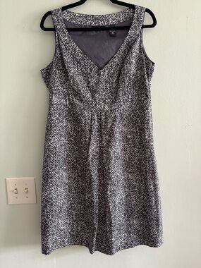 New York and company printed sleeveless Aline pleated front Dress 14